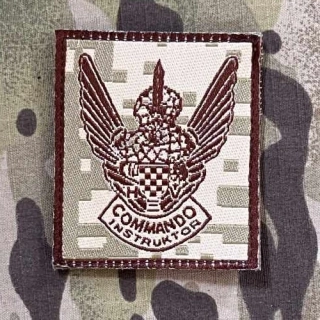 Croatia Military Velcro Patch Commando - Instruktor - Digital Desert - nášivka