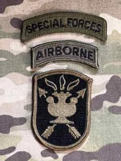 US Army JFK Special Warfere Center and School - Spacial Forces Airborne Patch - Olive - nášivka