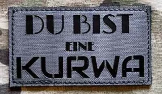 Action LaserCut Patch - Du Bist Eine Kurwa - Medium - Wolf Grey - nášivka